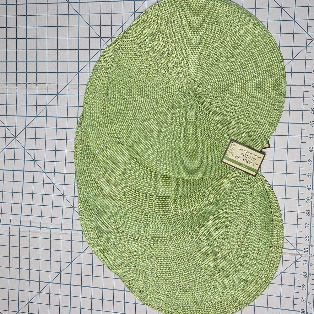 Green Round Woven Placemats Set Of 8, 6 Gentle Preloved‎ + 2 New 15"